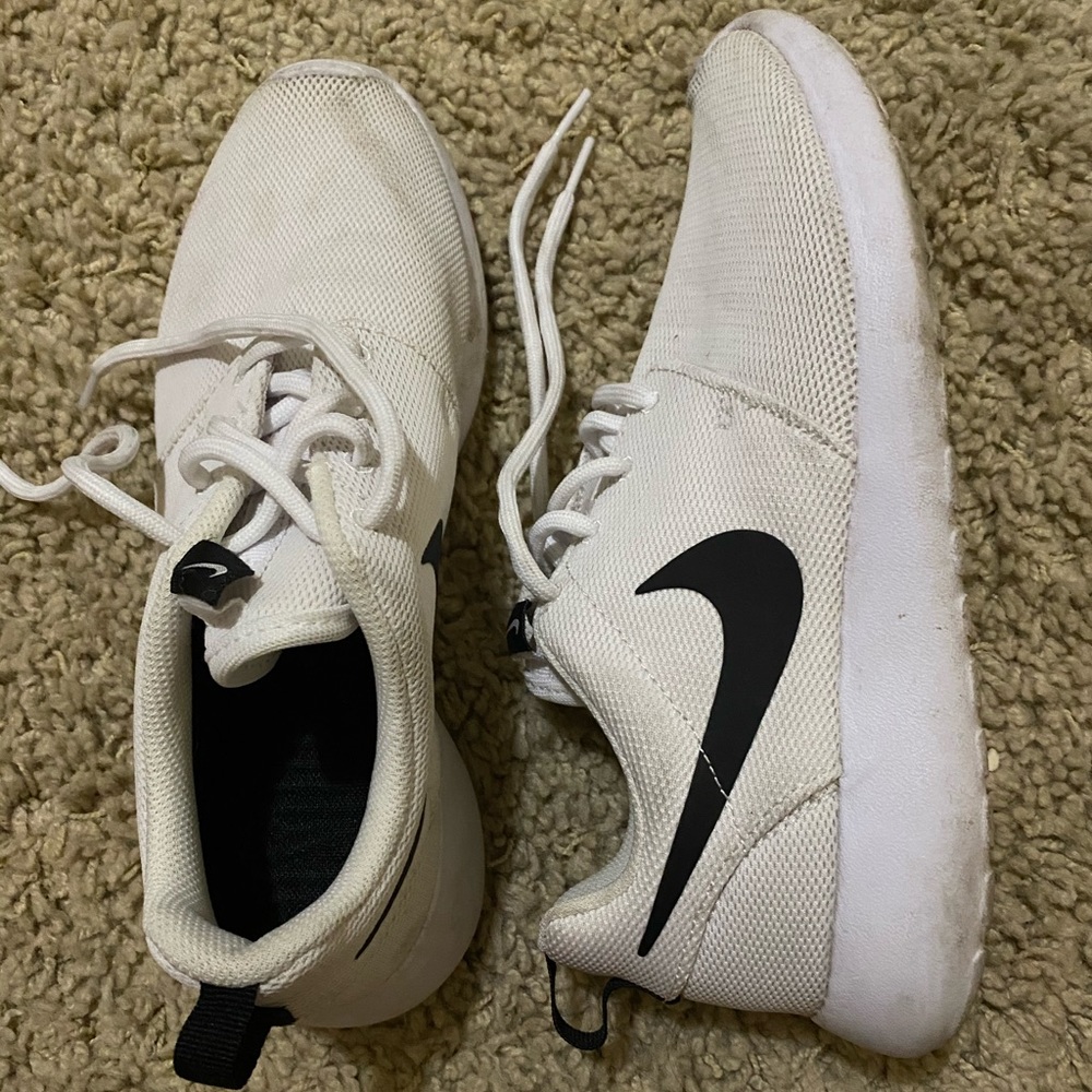Women’s white Nike Roshe One with black nike logo
